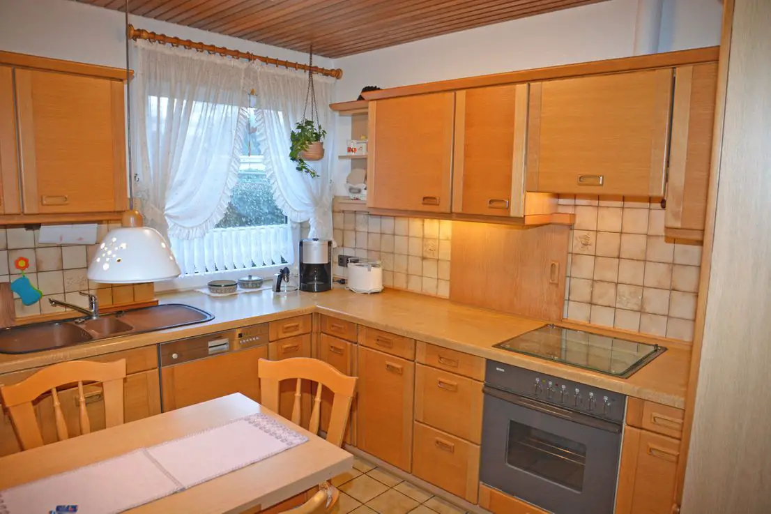 Küche -- Gepflegtes Wohnhaus im Herzen von Niebüll
