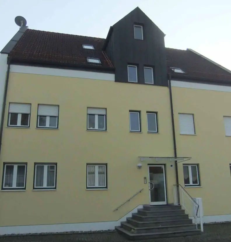 Hausansicht -- Gemütliche, absolut ruhige 3-Wohnung mit Balkon in Bad Abbach in der Kochstraße