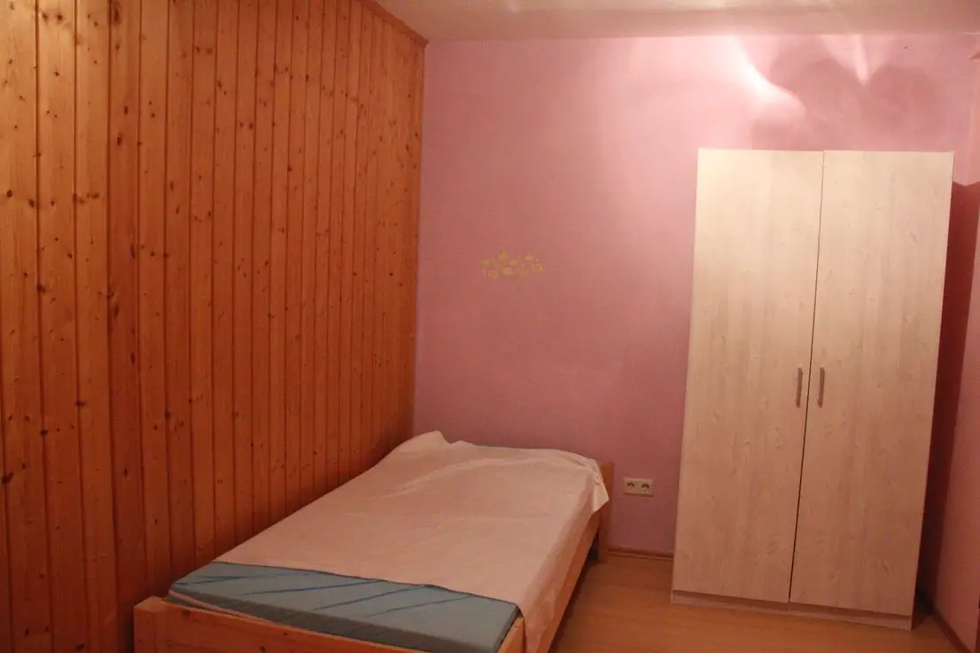 Schlafzimmer III -- Günstige 3-Zimmer-Wohnung mit Einbauküche in Kirchwald