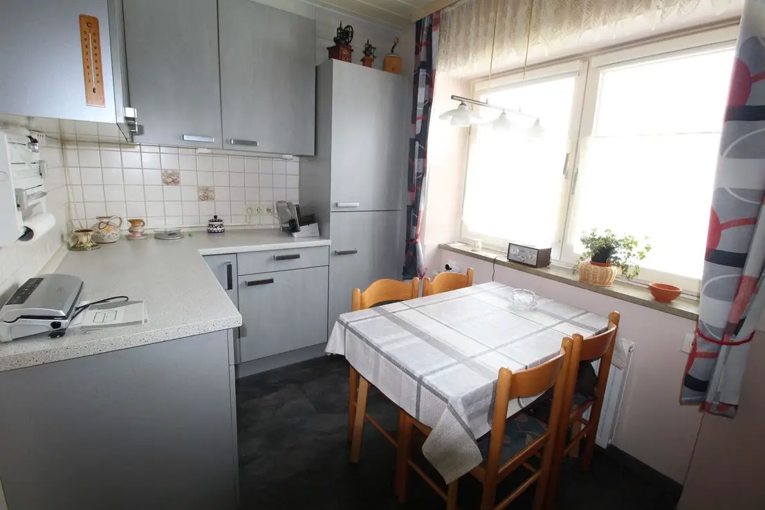 Küche -- Wohnen wo andere Urlaub machen? Ruhige 2-Zi.-Wohnung mit Fernblick in Haidmühle/Bayerischer Wald