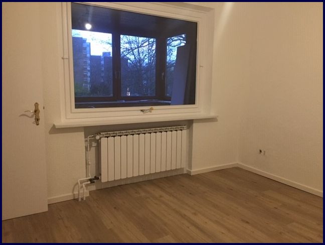 Zimmer -- Modernisierte und renovierte 2-Zi.-Wohnung mit schönem Wintergarten in Hamburg-Poppenbüttel!