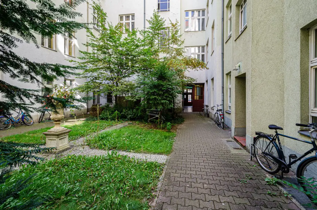 Innenhof -- Einzigartig: großzügige Citywohnung mit idyllischem Garten & Terrasse