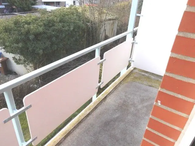 Balkon -- ** Wohnung in ruhiger und zentraler Lage ! **