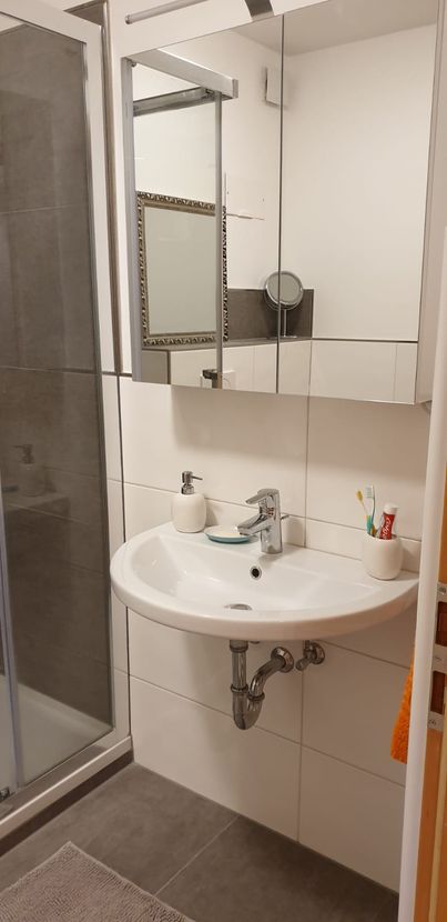 Bad Waschbecken 2 -- Gepflegte 2-Zimmer-Maisonette-Wohnung mit Balkon und Einbauküche in Diepholz (Kreis)