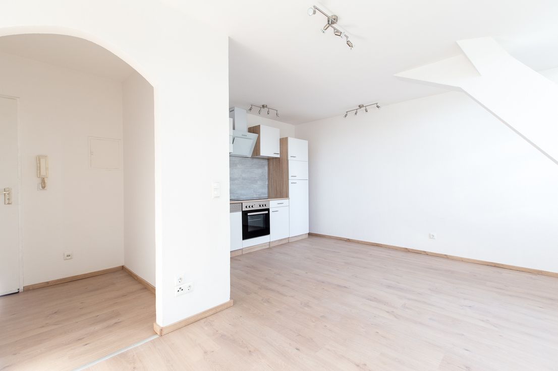 Küche -- Erstbezug nach Sanierung: 3-Zimmer-Dachgeschosswohnung in Hockenheim mit neuer Einbauküche