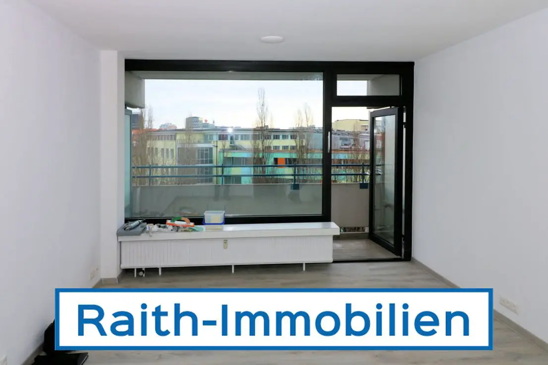 Wohnraum/Zugang zum Balkon -- Schönes Appartement in Top-Zustand - München Haidhausen