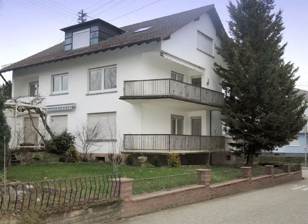 Bild1 -- Großzügiges, gepflegtes 3-Familienhaus in Baden-Baden-Haueneberstein