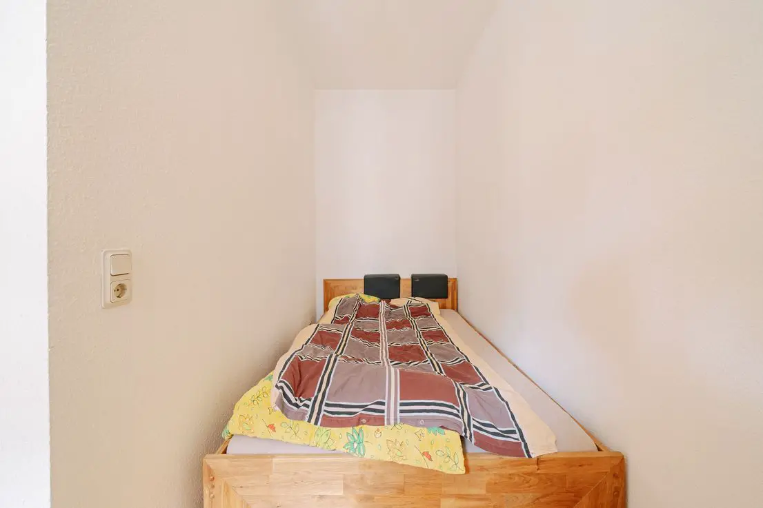 Schlafbereich  -- Kleine 1-Zimmer-Wohnung mit Balkon in Magdeburg-Sudenburg