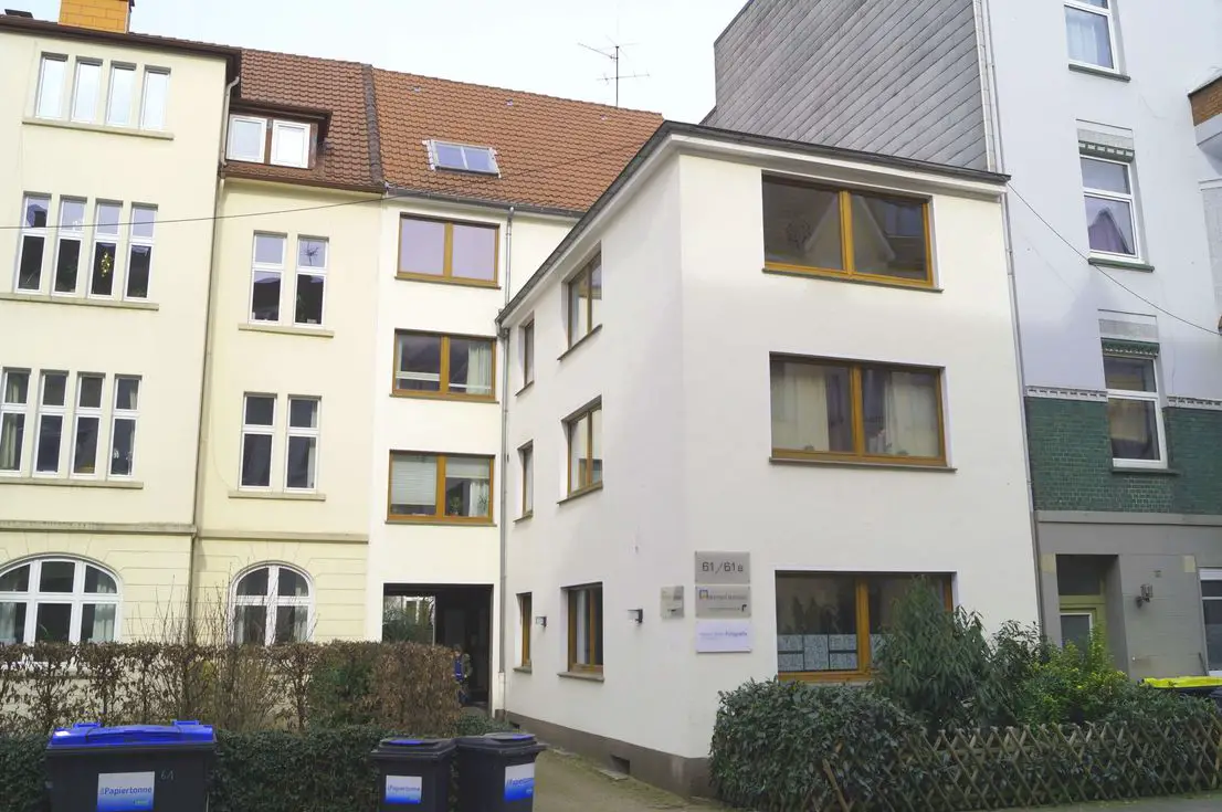 Hausansicht -- Renovierte 4-Zimmerwohnung in der Ravensbergerstrasse