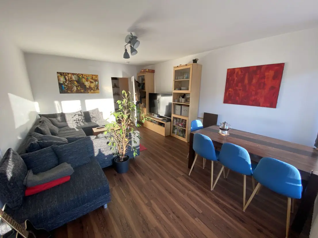 Wohnzimmer -- Stilvolle WG-geeignete 3-Zimmer-Wohnung mit Balkon in Sendling