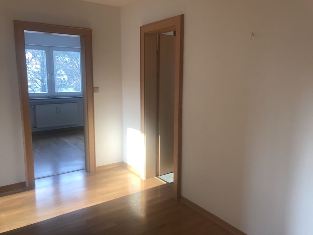 img_7344 -- Gepflegte 3-Zimmer-Wohnung mit Balkon und EBK in Regensburg