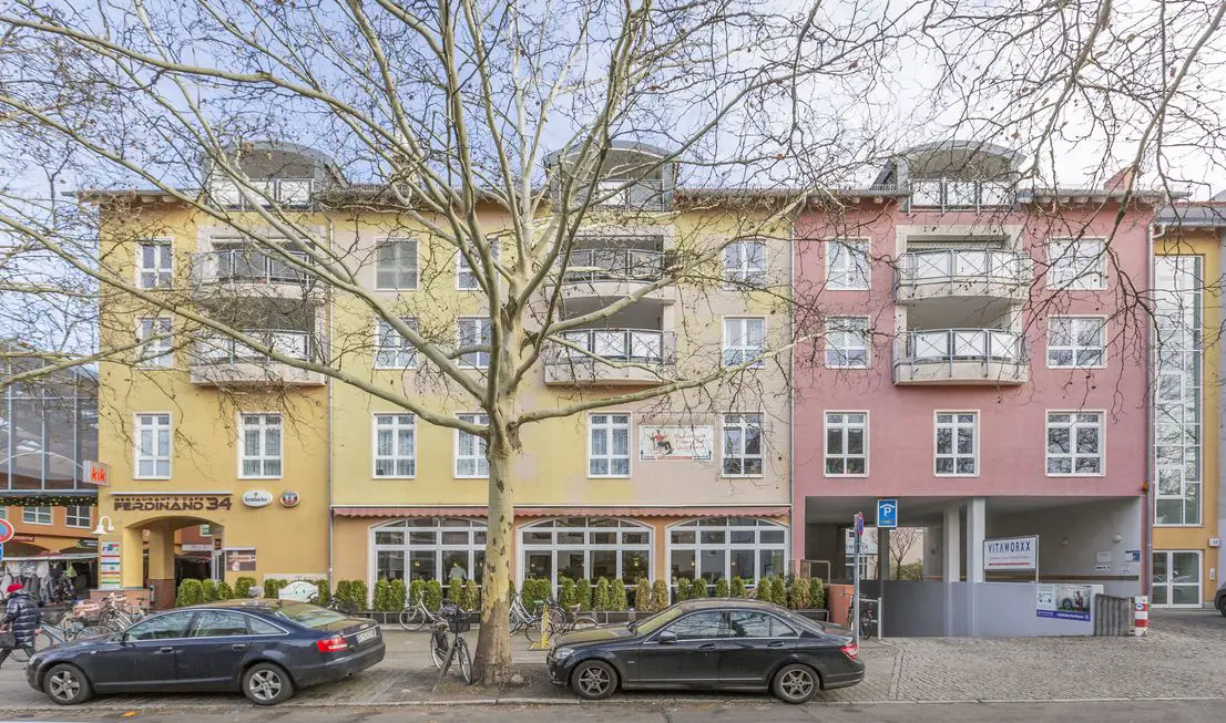 Hausansicht -- Schöne 3 - Zimmer Wohnung mit Balkon am Kranoldplatz