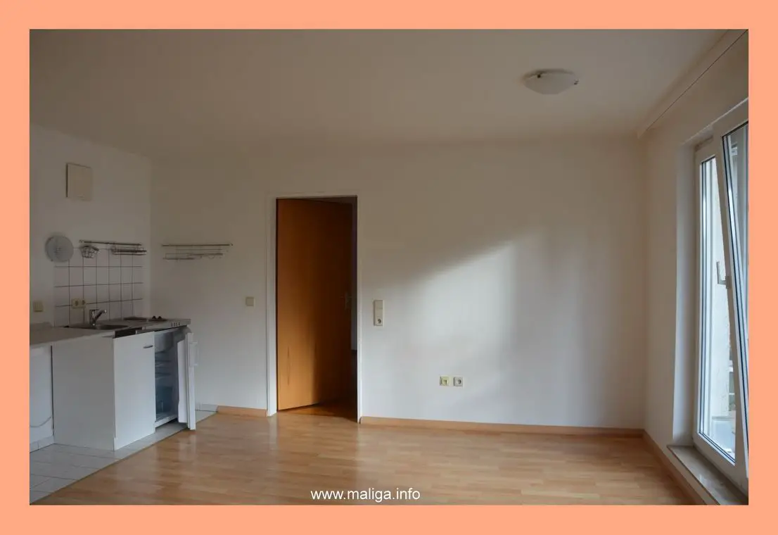 Wohnraum mit offener Küche -- :-)TERRASSEN-Wohnung: 2-Räume /Pantry-Single-Küche/ Lift/moderner Neubau/Tiefgarage*