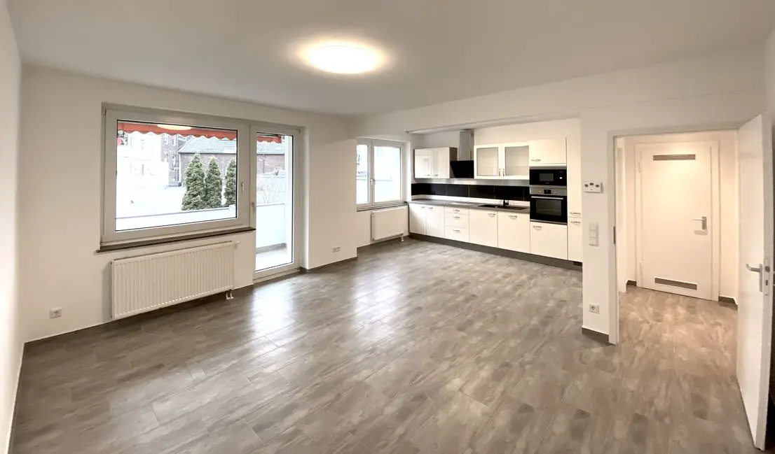 Bild01 -- Exklusive, neuwertige 4-Zimmer-Hochparterre-Wohnung mit Balkon und EBK in Düsseldorf