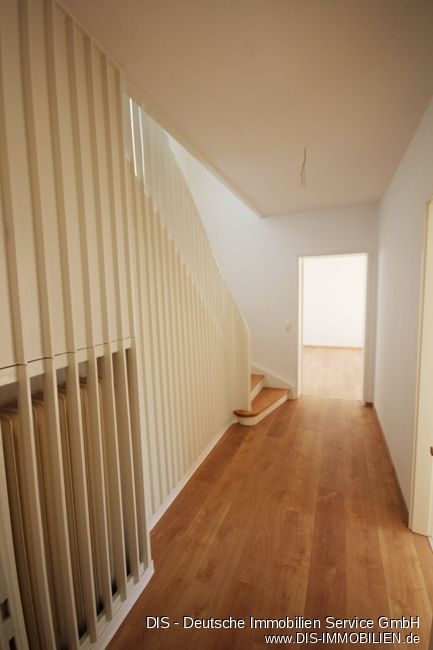 Bsp. Treppenhaus -- Einfamilienhaus auf 110m² wartet auf neues Leben !