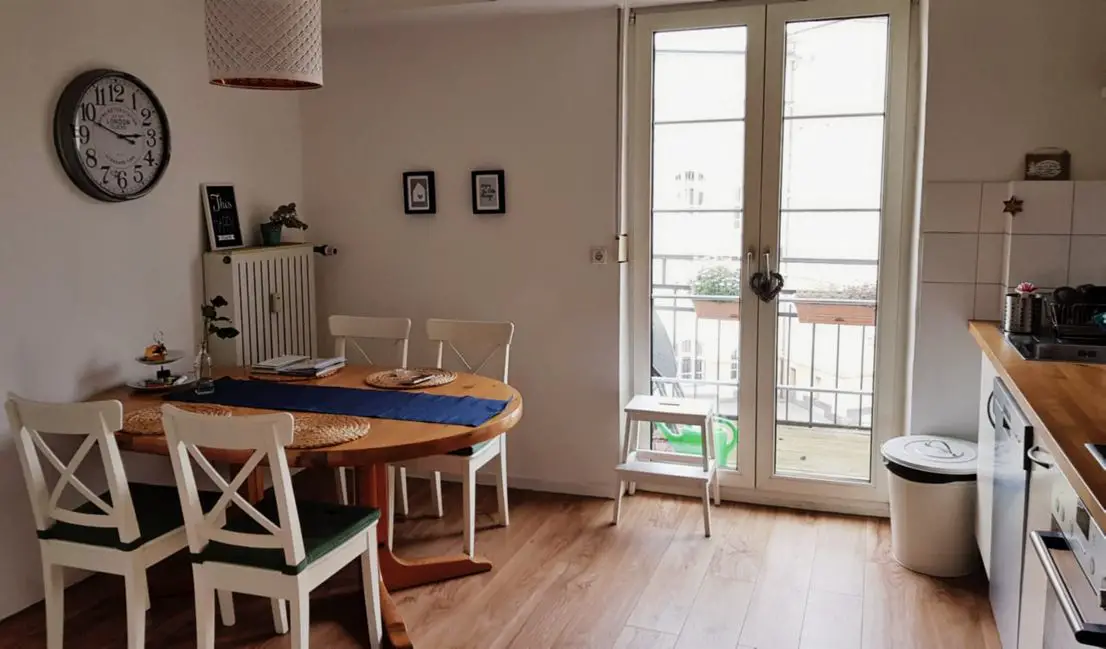 Küche -- Vollständig renovierte Wohnung mit drei Zimmern sowie Balkon und Einbauküche in Mannheim