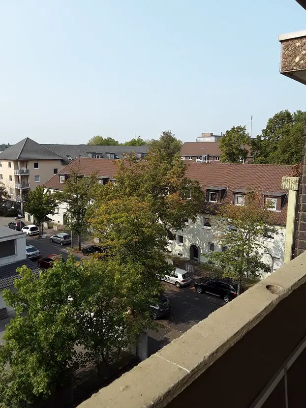 Blick vom Balkon -- Vollständig renovierte Wohnung mit 3,5 Zimmern, Balkon, Einbauküche, in Duisburg
