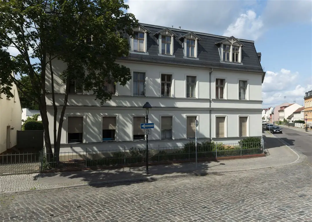 Hausansicht -- Denkmalgeschützte Wohnung mit Garten als Kapitalanlage in Babelsberg