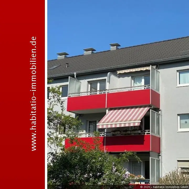 Außenansicht mit Balkon -- Gut geschnittene 3 Zimmer-Wohnung in ruhiger Lage von Golzheim