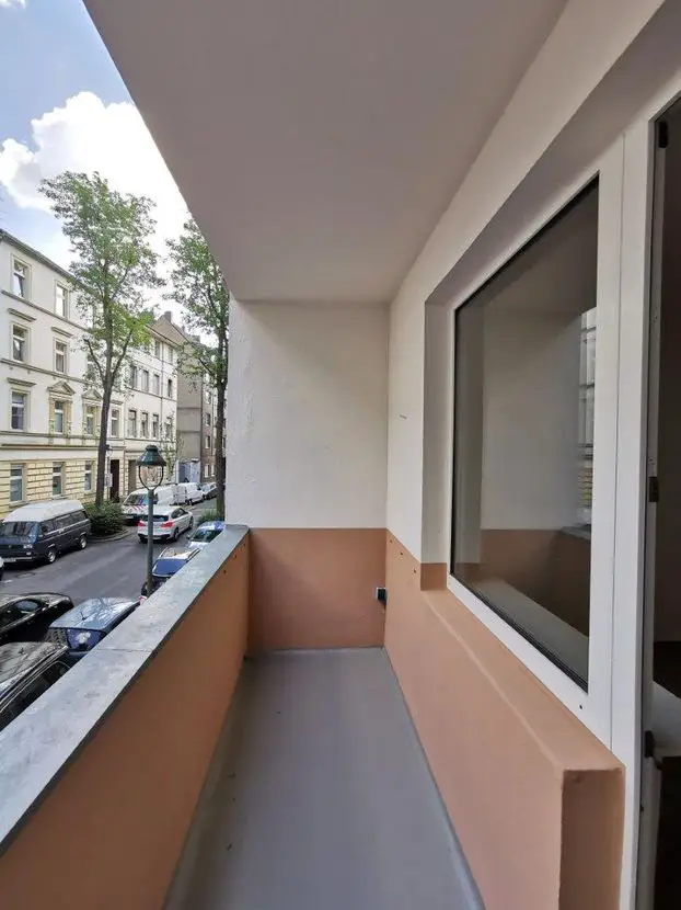 Balkon -- Renovierte 3 Raum Wohnung mit Balkon in sehr zentraler Lage (HBF)