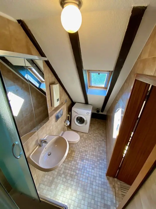 Badezimmer -- Traumhafte Maisonettewohnung mit Blick ins Grüne in direkter Nähe der Uniklinik