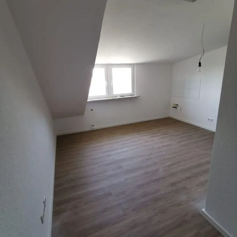 Wohnzimmer -- Erstbezug nach Sanierung: stilvolles, helles 1-Zimmer-Apartment im Herzen der Bonner Innenstadt