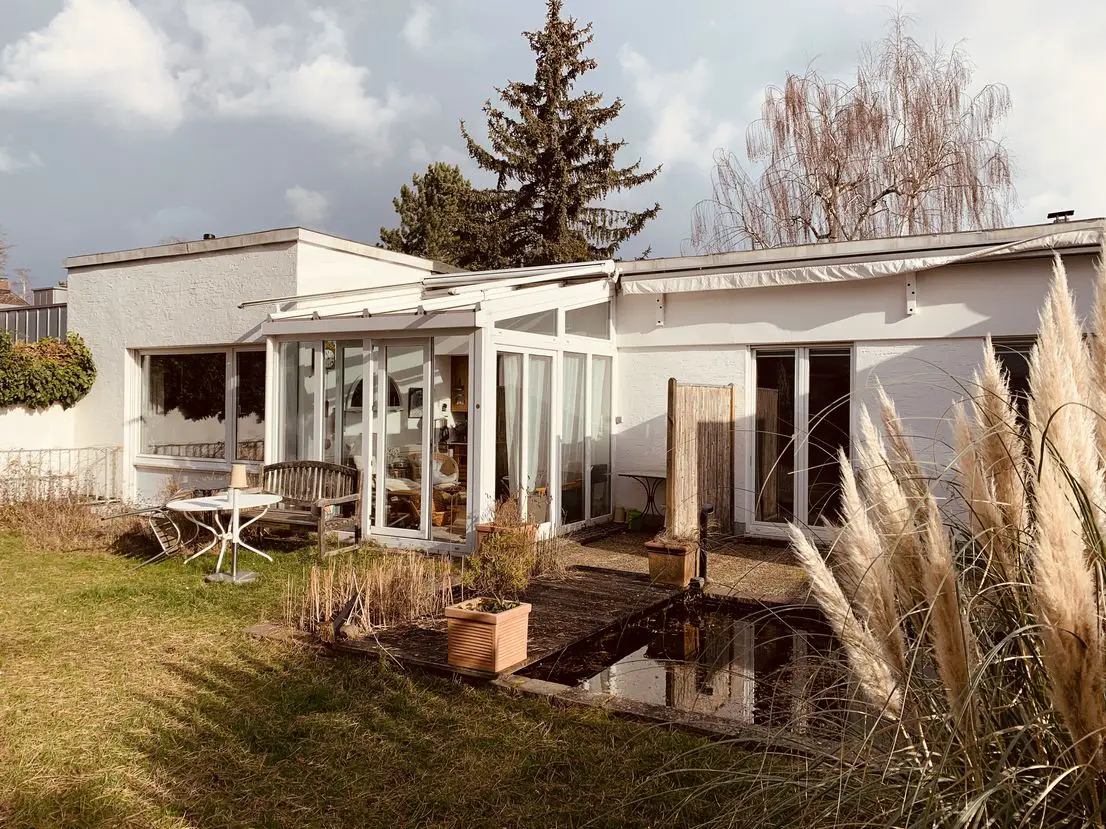 Rückansicht -- Eine Rarität - attraktives Einfamilienhaus im Bungalowstil in sehr guter Lage von Bonn