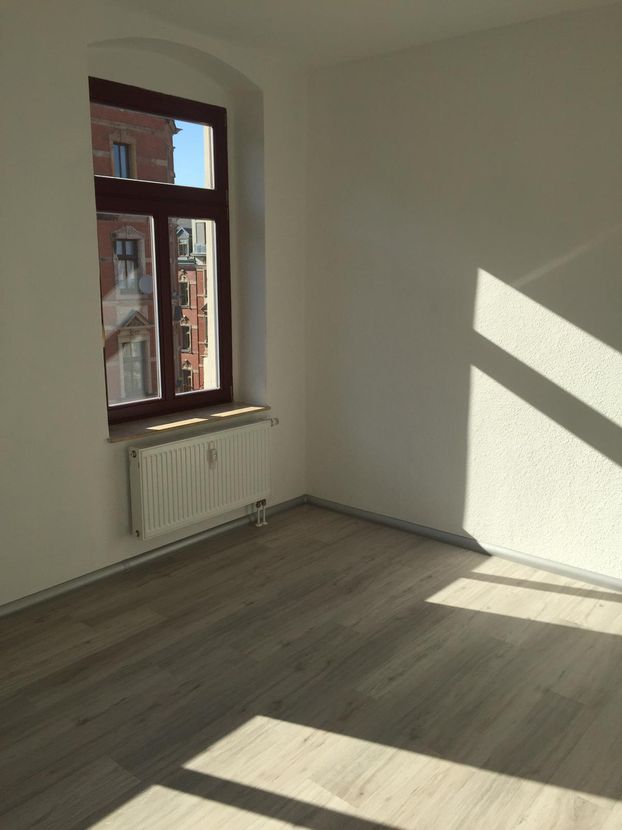 anhang7 -- Preiswerte, sanierte 2,5-Zimmer-Wohnung mit Balkon in Chemnitz