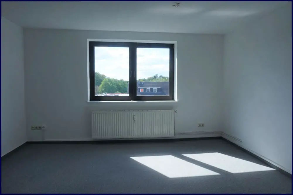 DSC05511 -- Schöne 1-Zimmer-Dachgeschoss-Wohnung mit Einbauküche in Schenefeld!