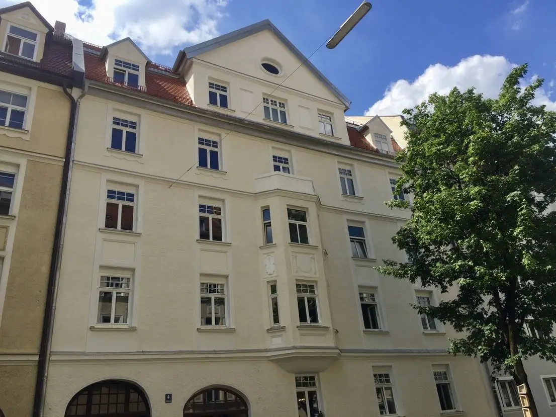 Hausansicht -- 3 Zimmer WG geeignet im Altbau am Isar Hochufer - weitere Wohnungen auf Anfrage
