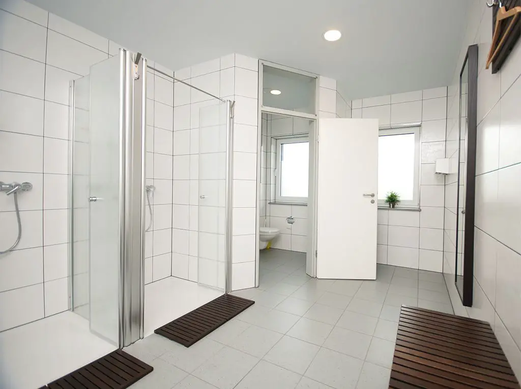 WC Anlage mit Duschen -- Bürogebäude: Kapitalanlage oder Selbstnutzung