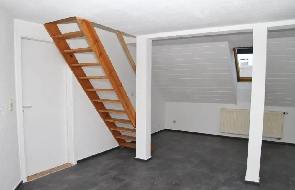 Wohnzimmer -- Komplett sanierte 4-Raum-Maisonettewohnung in Wittgensdorf