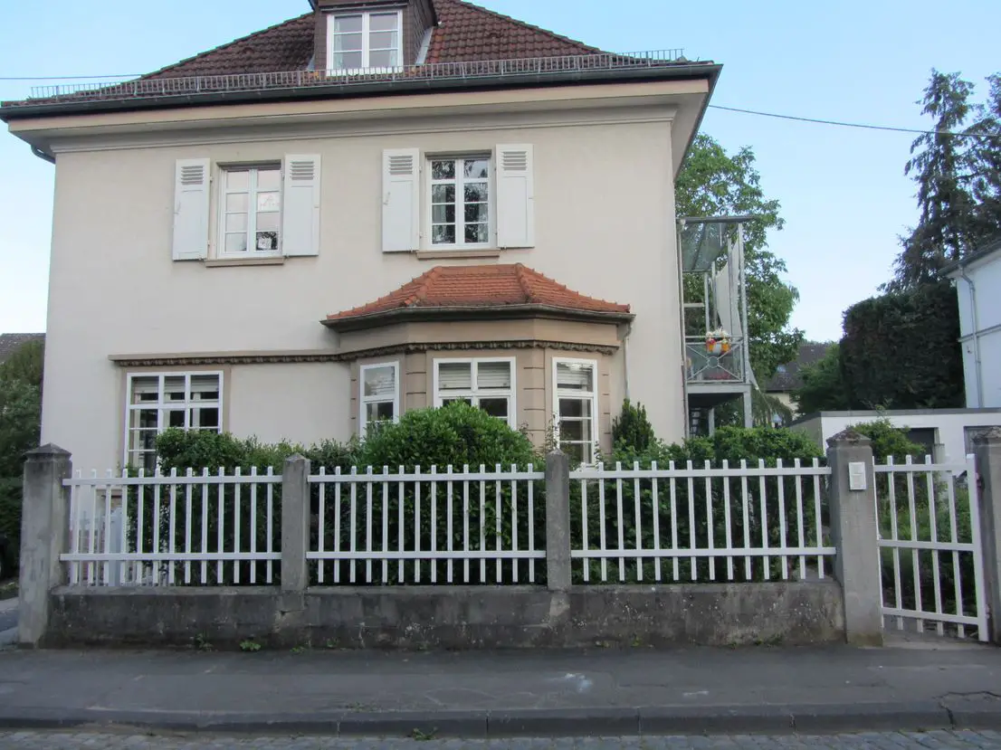 Hausansicht -- Modernisierte 3-Raum-EG- Altbau-Wohnung mit Terrasse und Einbauküche in Bad Kreuznach