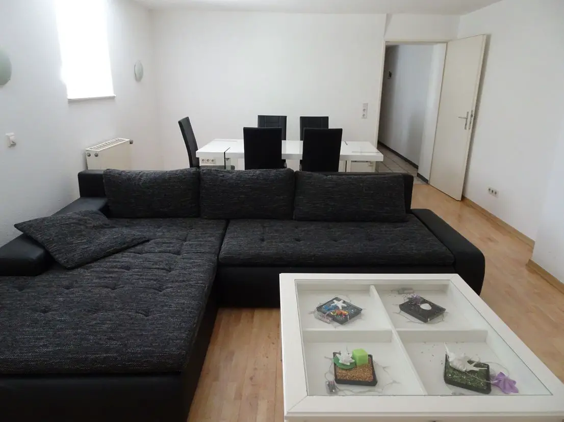 Wohnzimmer4 -- Reserviert: Bezugsfreie Souterrain-Eigentumswohnung in Köln-Südstadt