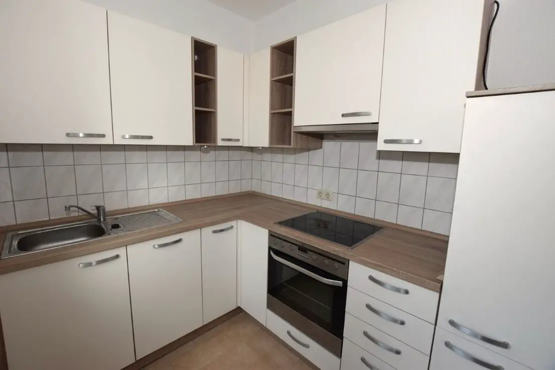 Küche_2 -- 4 Raum-Wohnung im Hochparterre mit Balkon und EBK