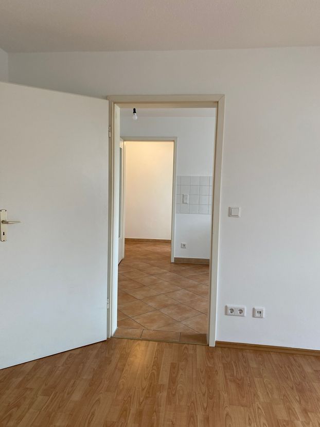 IMG_0369 -- Neu sanierte 1 Zimmer DG - Wohnung + Wohnküche + Bad mit Fenster