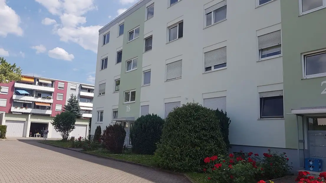 Hausansicht -- Tolle 4 ZKB Wohnung in Leutershausen mit traumhaften Blick ins Grüne