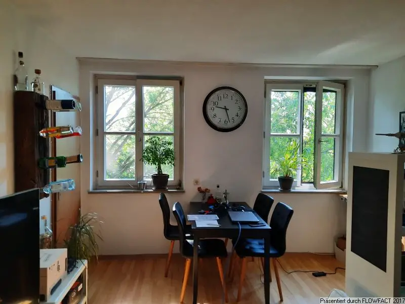 Wohnzimmer -- Hübsche 2 ZKB-Wohnung im Domviertel von Augsburg