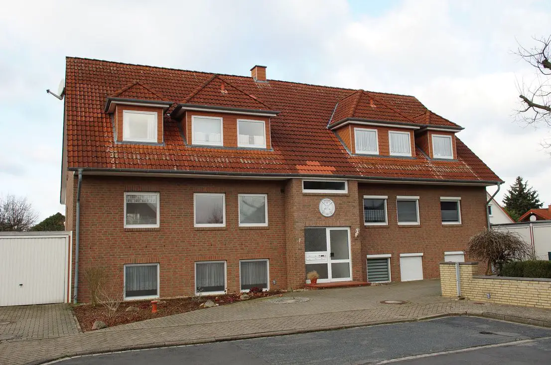 Wohnung im Dachgeschoss -- ** 3-ZIMMER-WOHNUNG MIT BALKON ** - Attraktive Dachgeschosswohnung in Lehrte/Sievershausen