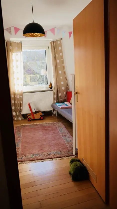 Kinderzimmer -- Günstige 3,5-Zimmerwohnung mit EBK und Balkon in der Zellerau