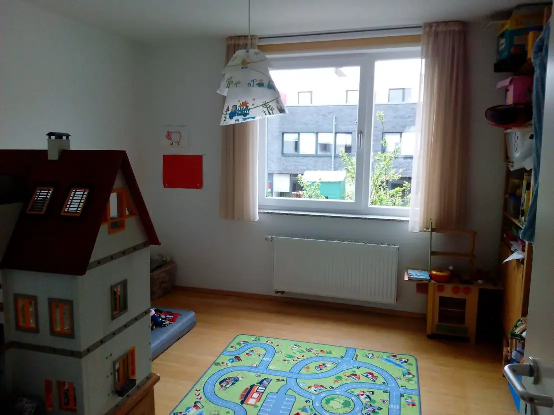 Kinderzimmer 2 -- Familie gesucht für 5,5-Zimmer-Reihenhaus im Vaalserquartier