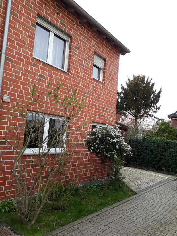 20190404_175111 -- Gepflegte Doppelhaushälfte mit fünf Zimmern und EBK in Brand, Aachen