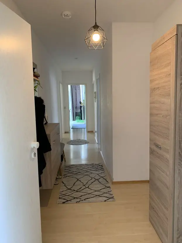 Flur -- Gepflegte 3-Raum-Wohnung mit Balkon und Einbauküche in Ingolstadt