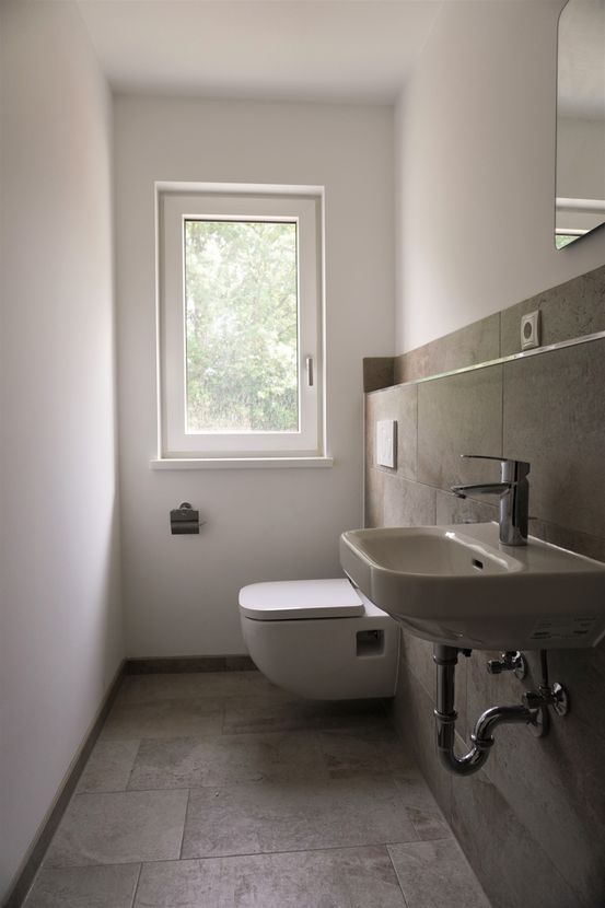 Gäste-WC -- Traumhaus! Wunderschönes Neubau-Einfamilienhaus in Gars am Inn