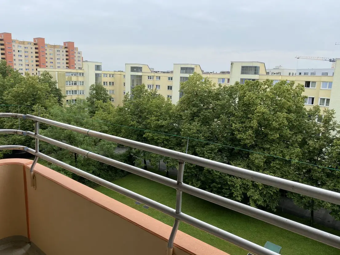 Ausblick Balkon -- 86 m² große 3 Zimmer-Wohnung (nicht vermietet), München-Neuperlach