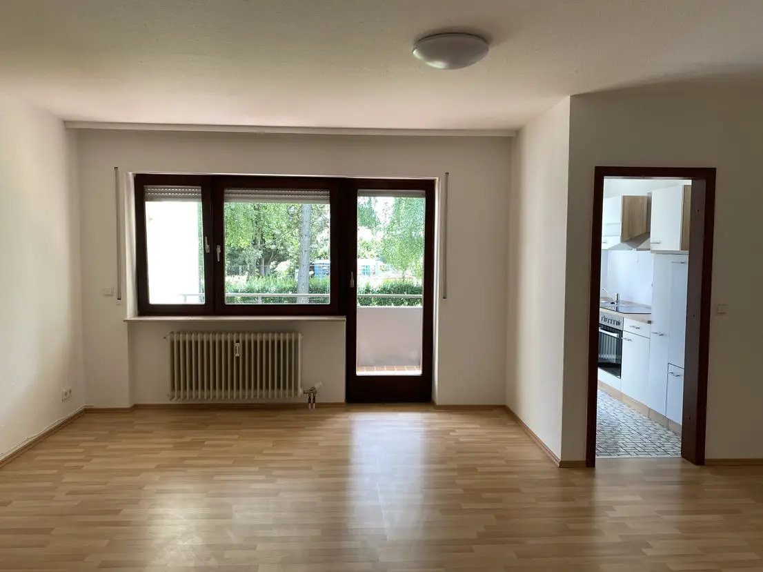 Wohnzimmer -- Gepflegte Wohnung mit eineinhalb Zimmern sowie Balkon und EBK in Sommenhardt