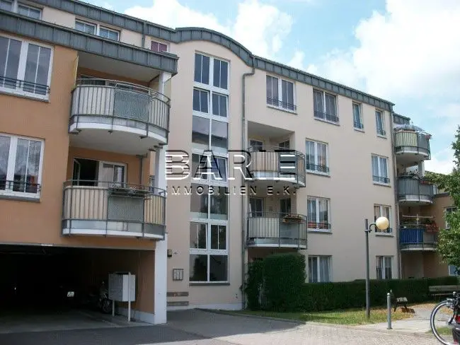 Außenansicht -- Mit Lift und Balkon - schöne 2,5 Zimmer Wohnung in Kleinpestitz / Mockritz 