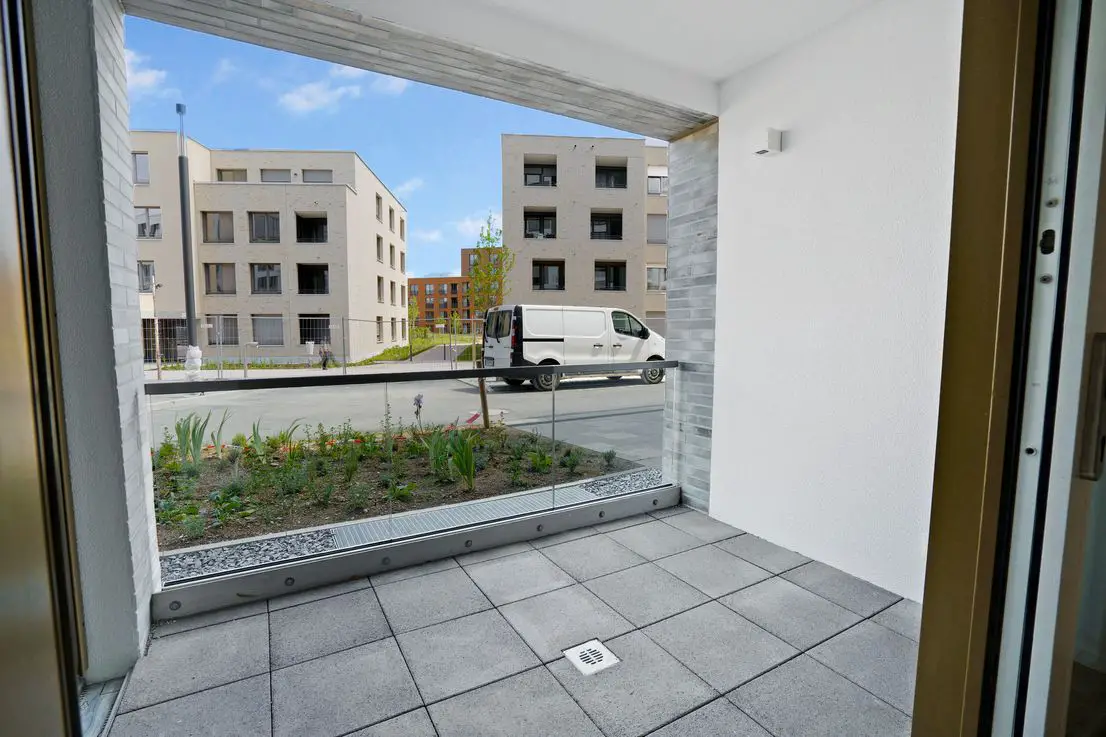 Balkon -- Moderne Neubau-Wohnung mit Loggia