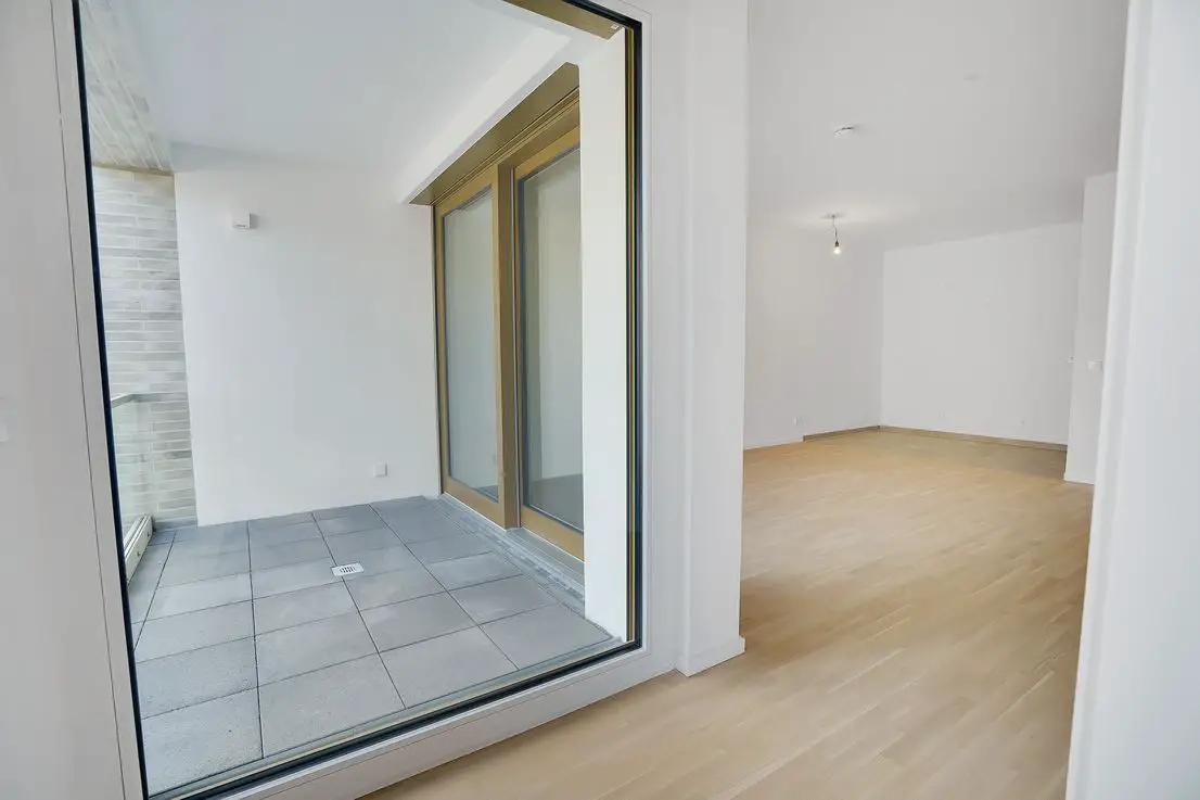Wohnzimmer -- Moderne Neubau-Wohnung mit Loggia
