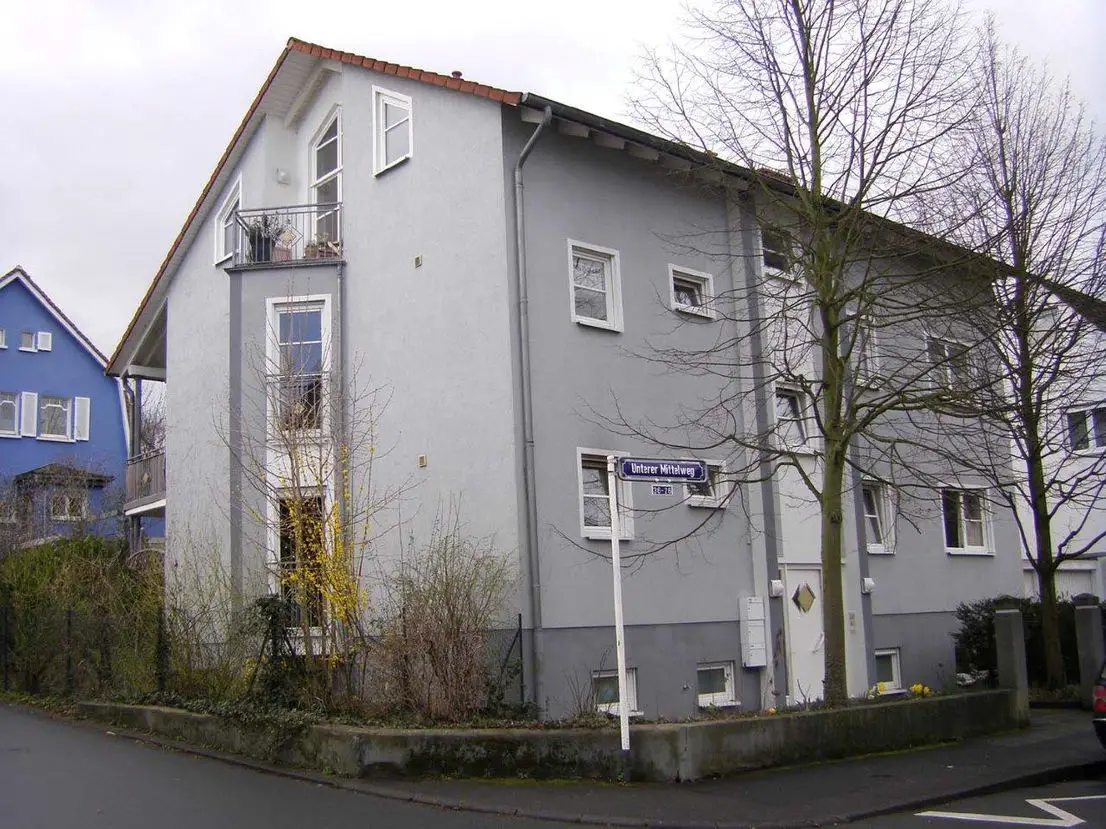 Hausansicht -- Gepflegte große 1-Studio-Wohnung in Bad Homburg